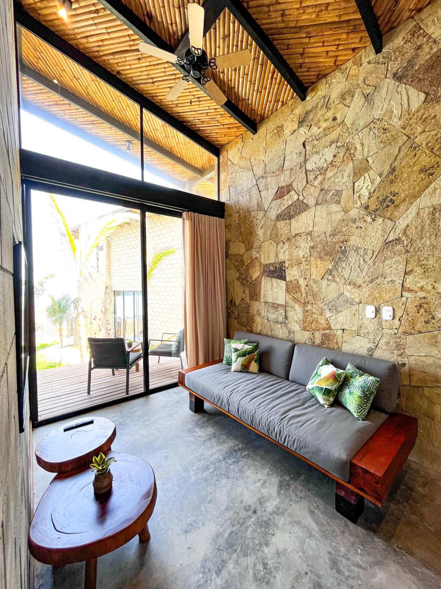 Diem Vichayito Beachfront Eco-Luxury 외부 사진
