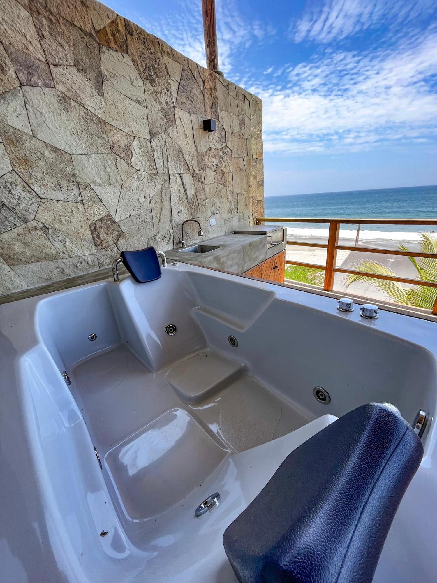 Diem Vichayito Beachfront Eco-Luxury 외부 사진