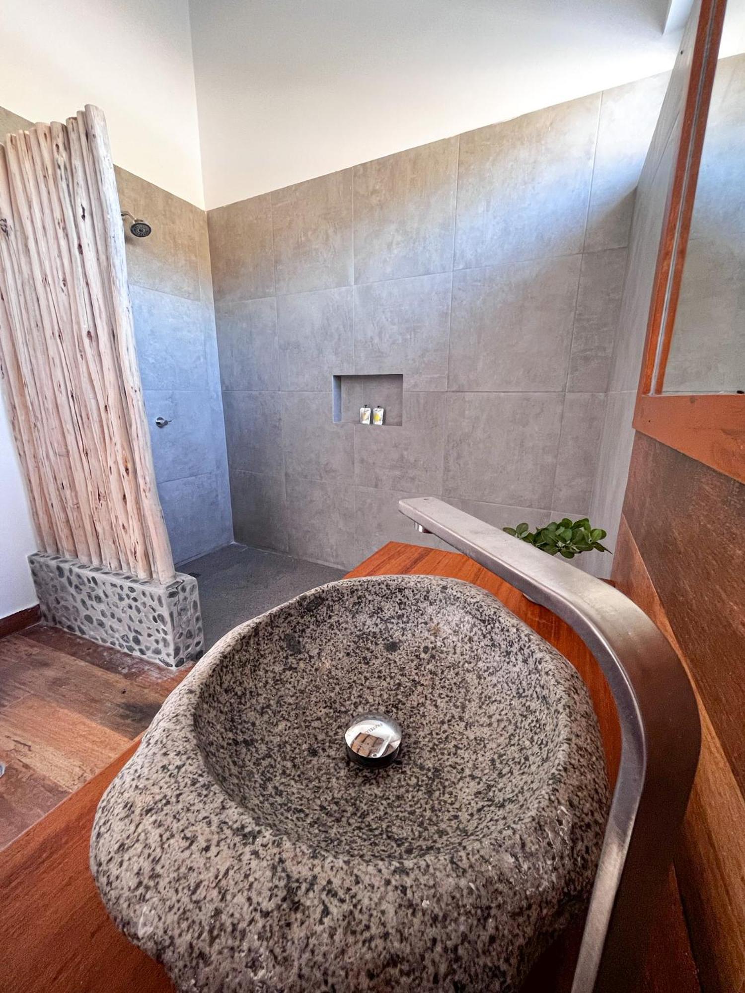Diem Vichayito Beachfront Eco-Luxury 외부 사진